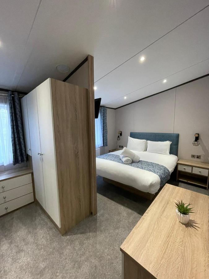 Lotus Lodge With Hot Tub York Exteriör bild