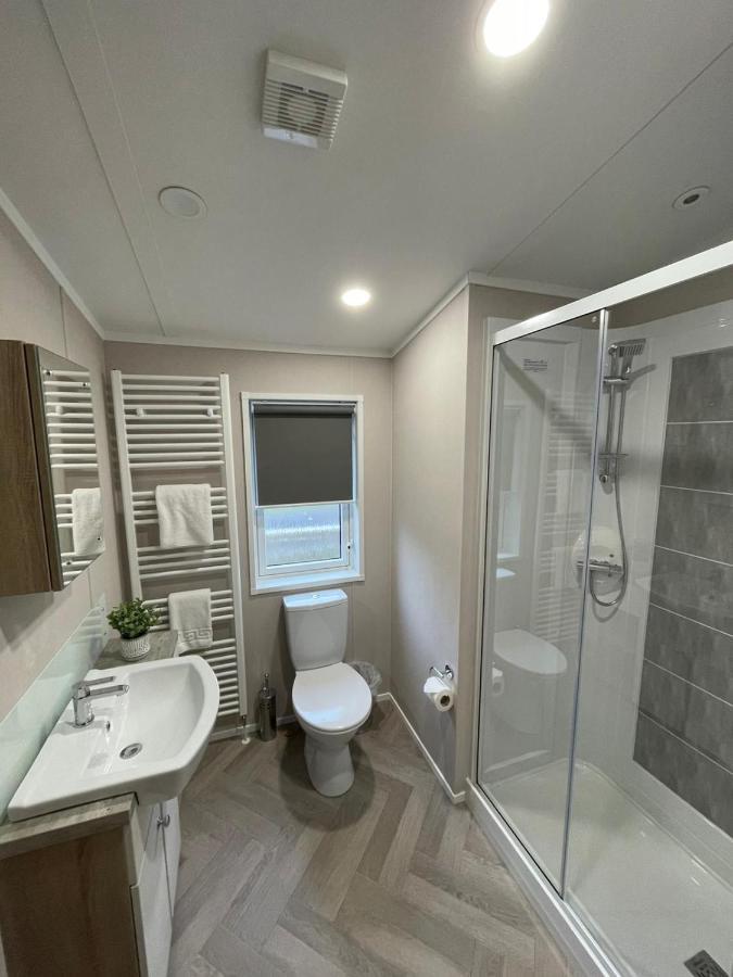 Lotus Lodge With Hot Tub York Exteriör bild