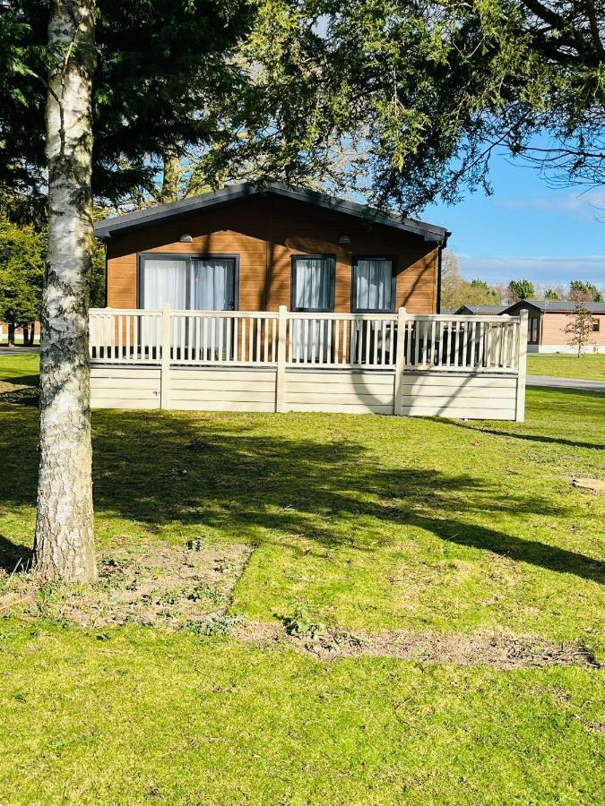 Lotus Lodge With Hot Tub York Exteriör bild
